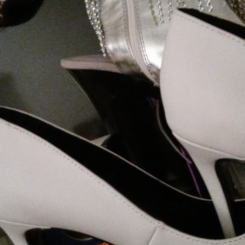 Woman's standard pump